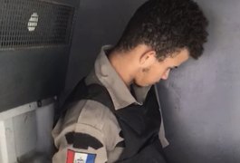 Vídeo. Jovem se passa por PM e é preso fardado por tentativa de roubo, em Maceió