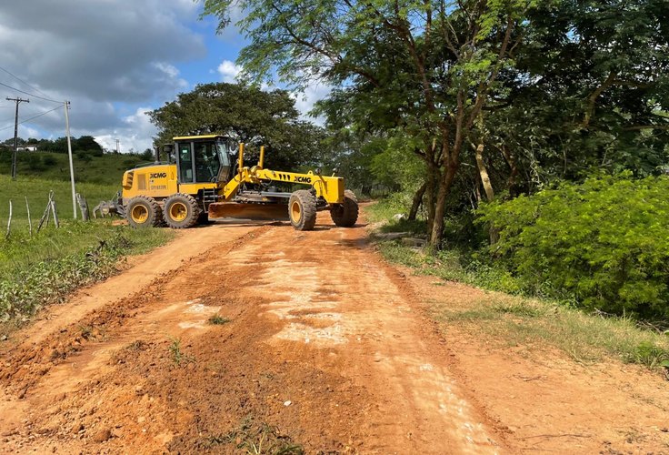 Prefeitura recupera estradas e dique no povoado Marizeiro com o programa Reconstruir Penedo