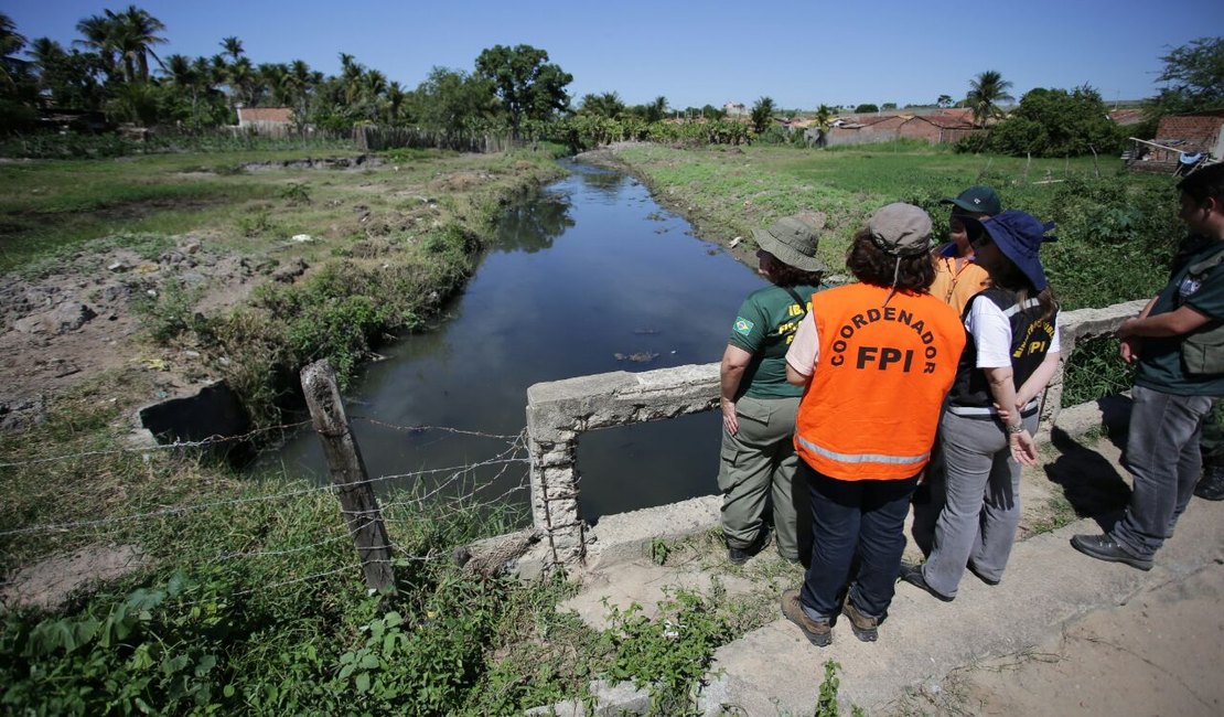 Força-tarefa flagra lançamento de esgoto em afluente do Rio São Francisco