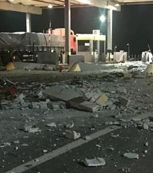 Funcionária de pedágio morre após caminhão arrastar cabine de cobrança em SP