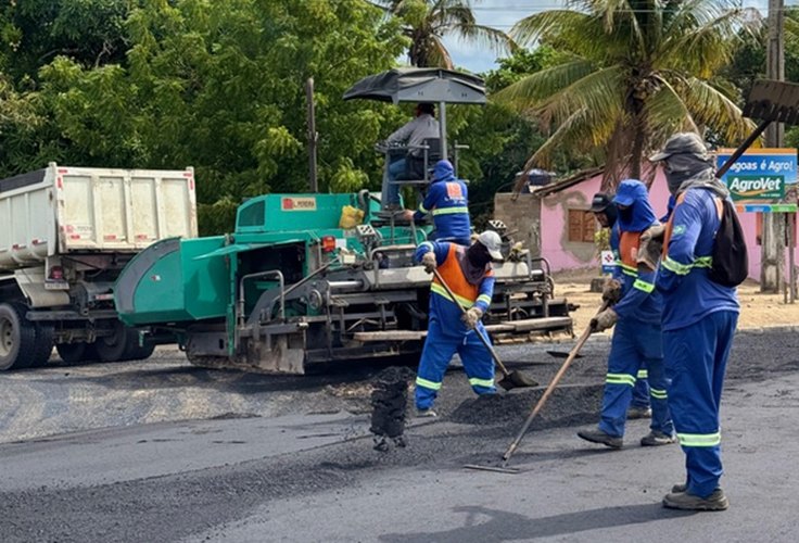 Prefeitura de Junqueiro inicia recapeamento asfáltico da estrada que liga o povoado Retiro ao São Benedito